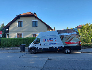 Zateplení stropu rodinného domu pomocí foukané izolace